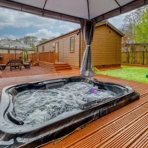 Family Luxury Retreat With Hot Tub Apartment York