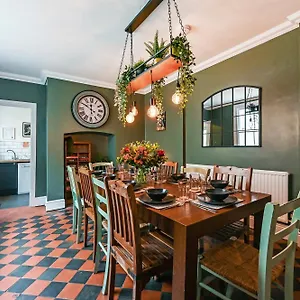 Beautiful Townhouse, Great Location - Pet Friendly Cardiff