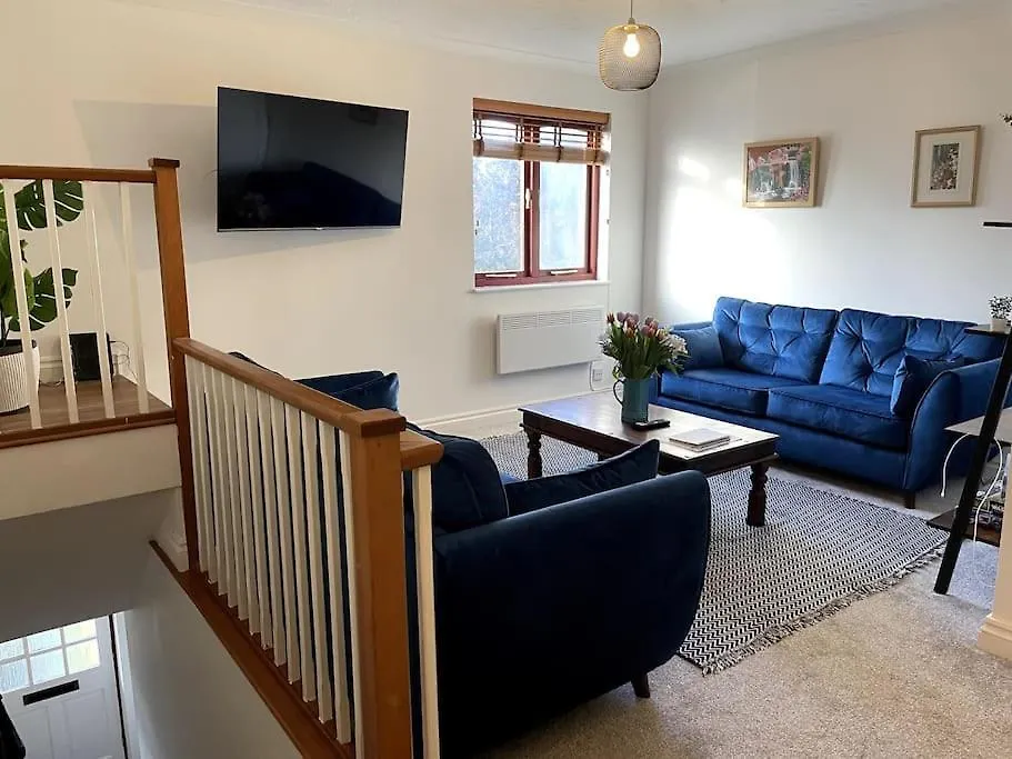 City Centre Two Bed Whole Apartment With Parking Кардифф 0*,  Великобритания