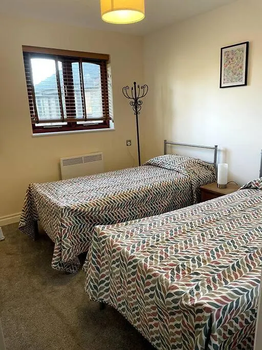 City Centre Two Bed Whole Apartment With Parking Кардифф